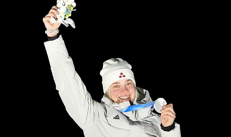 LU studente Elīna Ieva Bota izcīna vēsturisku sudraba medaļu ziemas olimpiskajās spēlēs