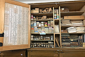 K. R. Kupfera skapis ar herbāriju sarakstu un citiem materiāliem no viņa apakškolekcijas - mikoloģisko kolekciju, publikācijām, fotogrāfijām, pierakstiem, dokumentiem, korespondenci, privātbibliotēku. Foto: Sarmīte Livdāne