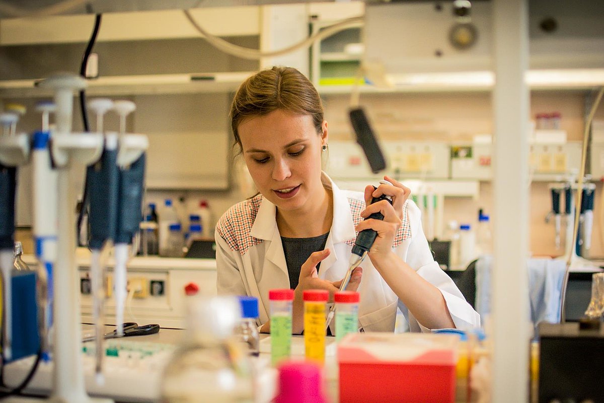 Elīna Černooka, a doctoral student at the UL Faculty of Biology. Photo: Andris Baltvilks.