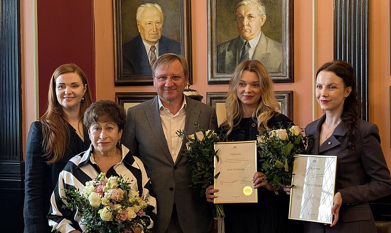 Divas studentes saņem I. Šteinbukas stipendijas par izciliem maģistra darbiem