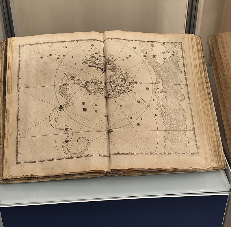 Izstādīts vecākais LU Muzeja zvaigžņu atlants