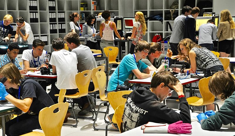 Latvijas studentiem iespēja papildināt zināšanas CERN vasaras skolā