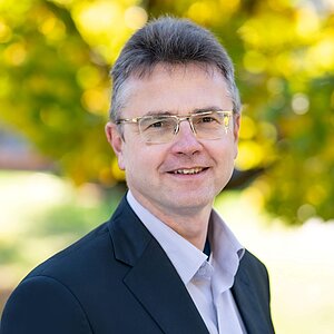 Prof. Edgars Sūna