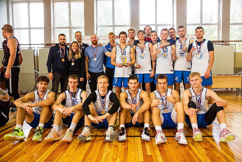 Latvijas 33.Universiādes basketbola turnīrā LU vīriešu komanda izcīna uzvaru un sieviešu komanda sudraba medaļas