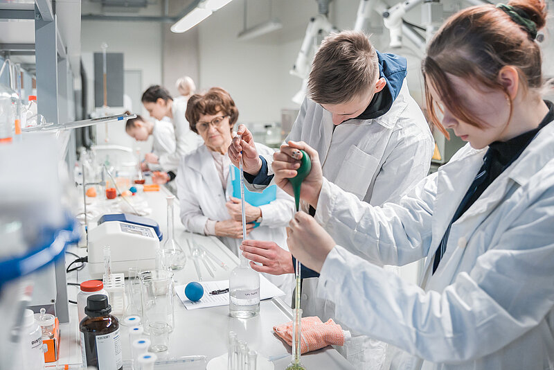 Latvijas Universitātes fonds izglītībā un zinātnē 20 gados ieguldījis teju 23 miljonus eiro