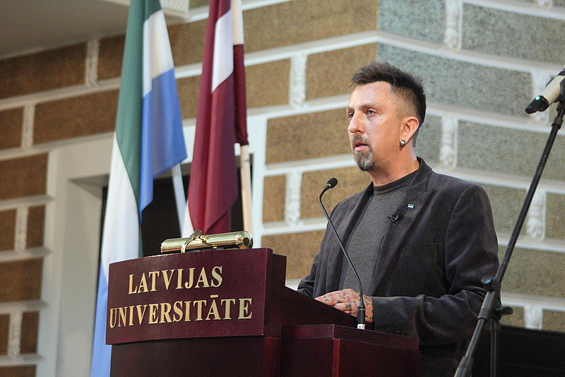 LU Lībiešu institūta vadītājs saņem starptautisku Igaunijas Izglītības un zinātnes ministrijas balvu 