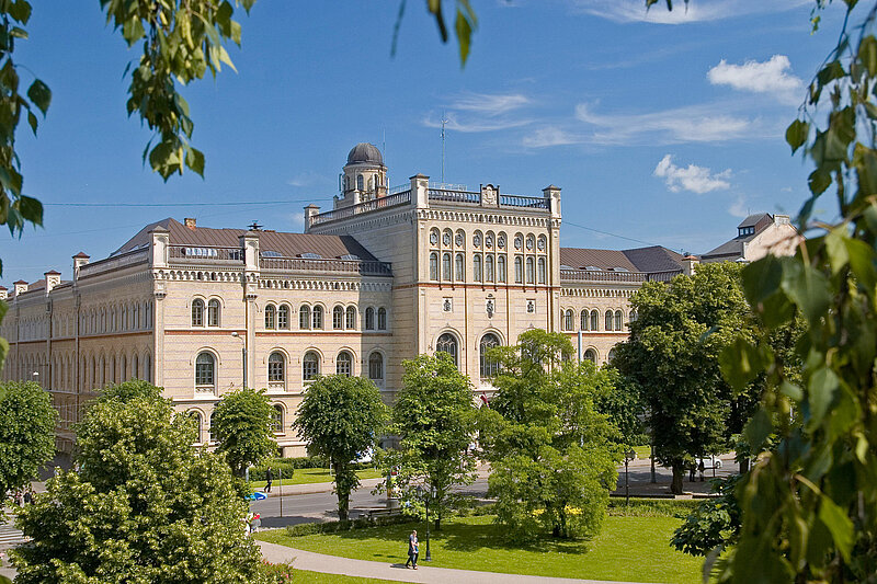 [Translate to Angļu:] Latvijas Universitātes galvenā ēka Raiņa bulvārī 19.