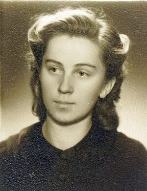Studente Ella Detlova ap 1941. gadu. Latvijas Valsts vēstures arhīvs