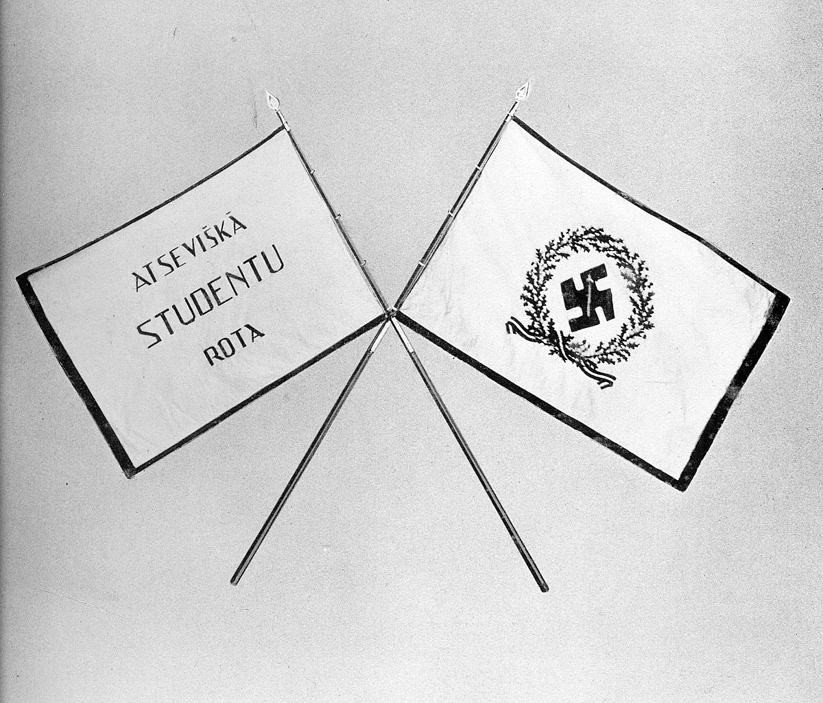Studentu korporācijas Talavija filistra un pirmā Latvijas Republikas ārlietu ministra Zigfrīda Annas Meierovica dāvinātais ASR karogs