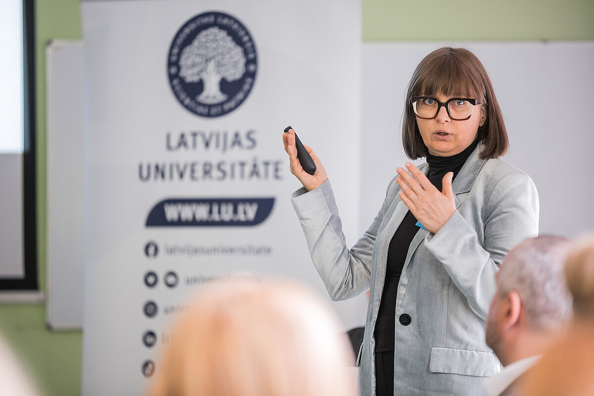 Foto: Toms Grīnbergs, LU Komunikācijas departaments. Attēlā: Linda Daniela, profesore, Latvijas Universitātes Pedagoģijas, psiholoģijas un mākslas fakultātes dekāne.