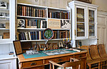 Gustava Vanaga memoriālais darba galds Latvijas ķīmijas vēstures muzejā Rīgā, Kronvalda bulvārī 4. Foto: Sarmīte Livdāne