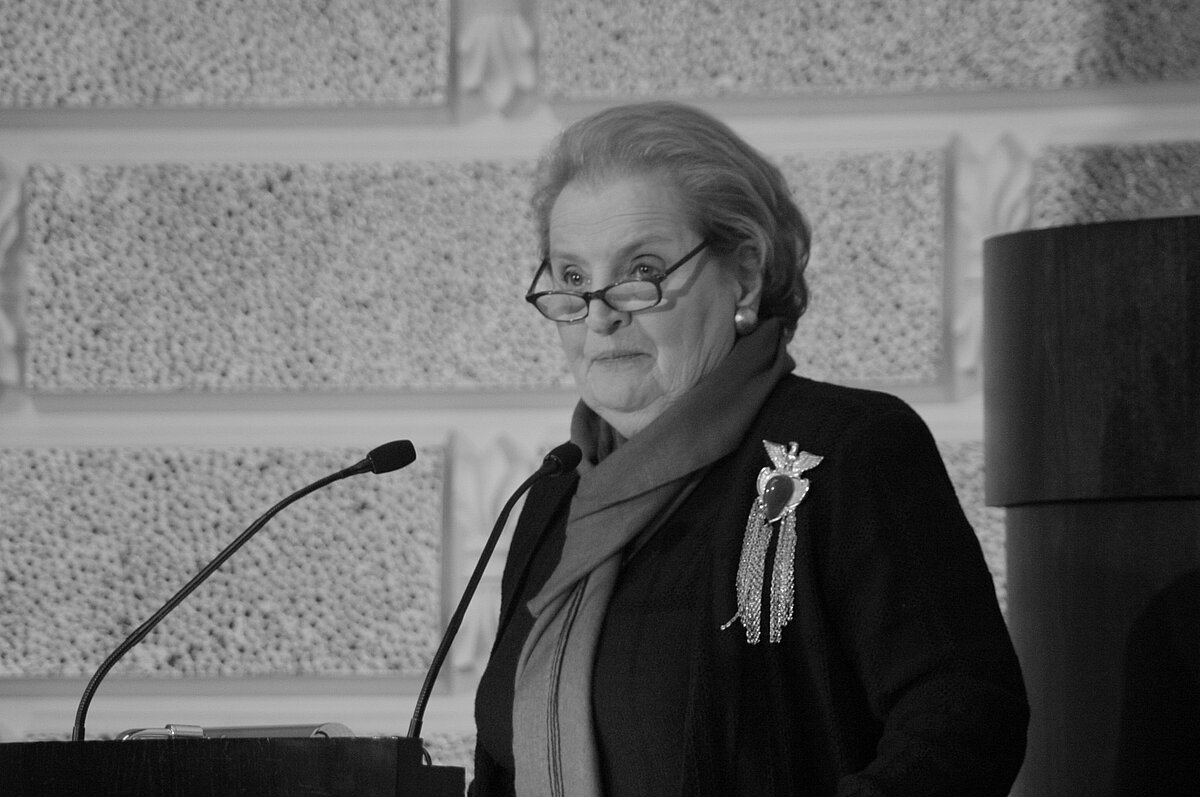 LU goda doktore uzstājoties LU 62. gadskārtējā zinātniskajā konferencē 2004. gadā. © Foto: Toms Grīnbergs, LU Komunikācijas departaments