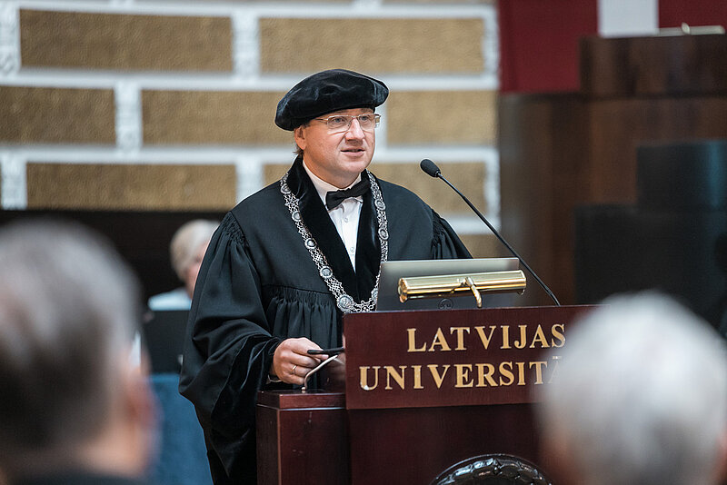 Video: LU rektora prof. Gundara Bērziņa apsveikums LU 106. jubilejā