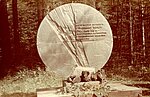 ”Pallasa dzelzs” krišanas vieta, Jurija Išhanova piemineklis (https://ej.uz/pallasits6)