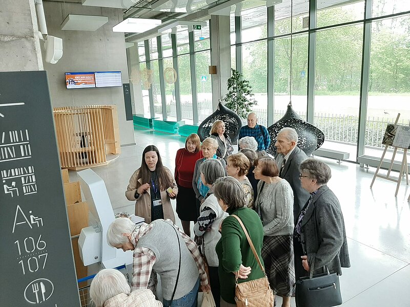 Bibliotēkā viesojas LU Senioru kluba biedri 