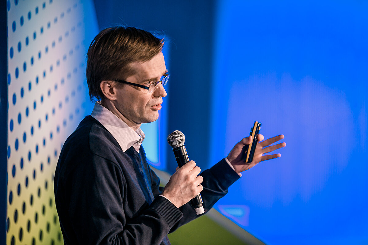 Datorikas fakultātes Uztveres un kognitīvo sistēmu laboratorijas vadītājs profesors Jurģis Šķilters. © Foto: Toms Grīnbergs, Latvijas Universitātes Komunikācijas un inovāciju departaments
