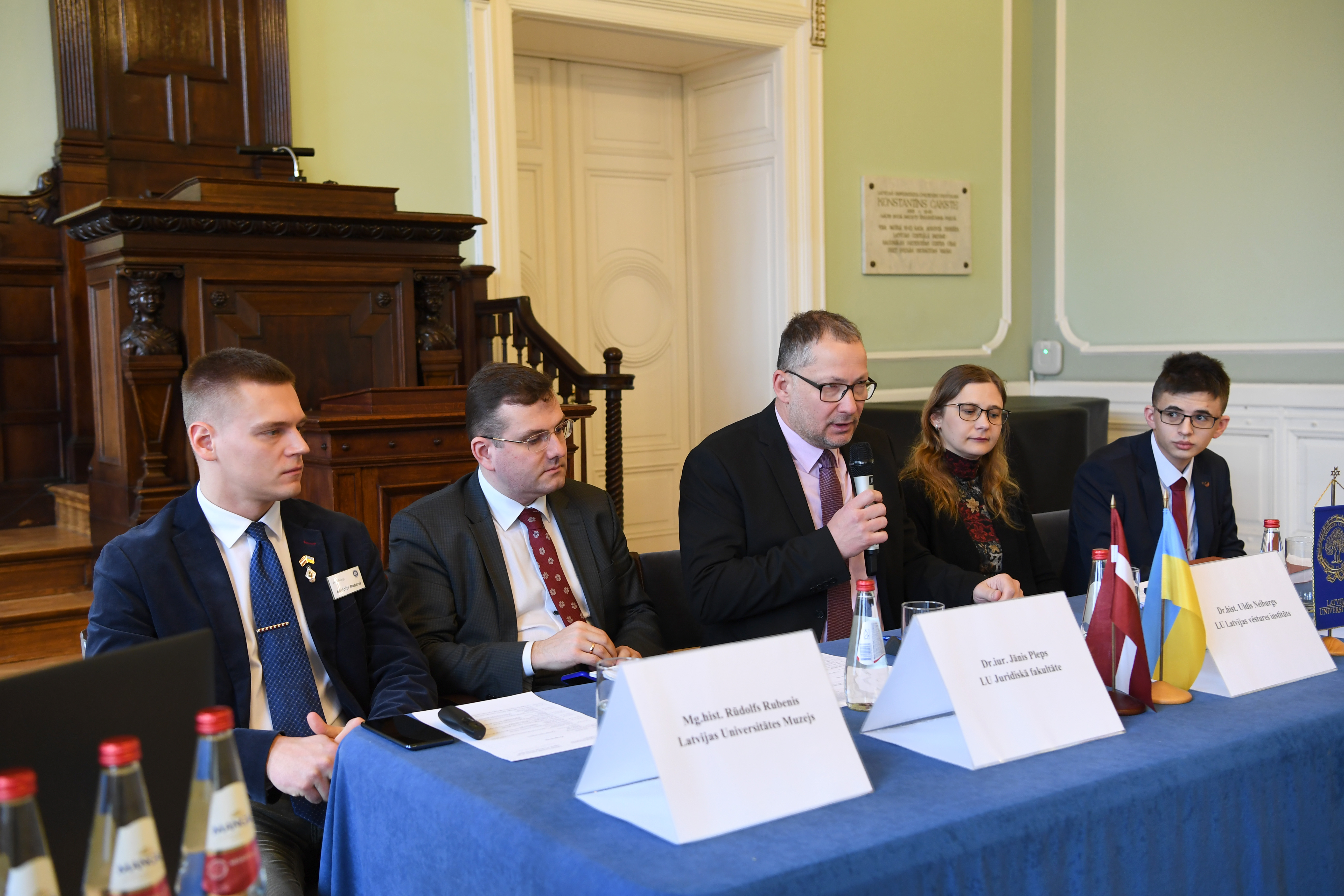 Paneļdiskusijas dalībnieki (no kreisās): Rūdolfs Rubenis, Jānis Pleps, Uldis Neiburgs, Kristīne Beķere un Leons Podbrezskis (Foto: Sarmīte Livdāne)