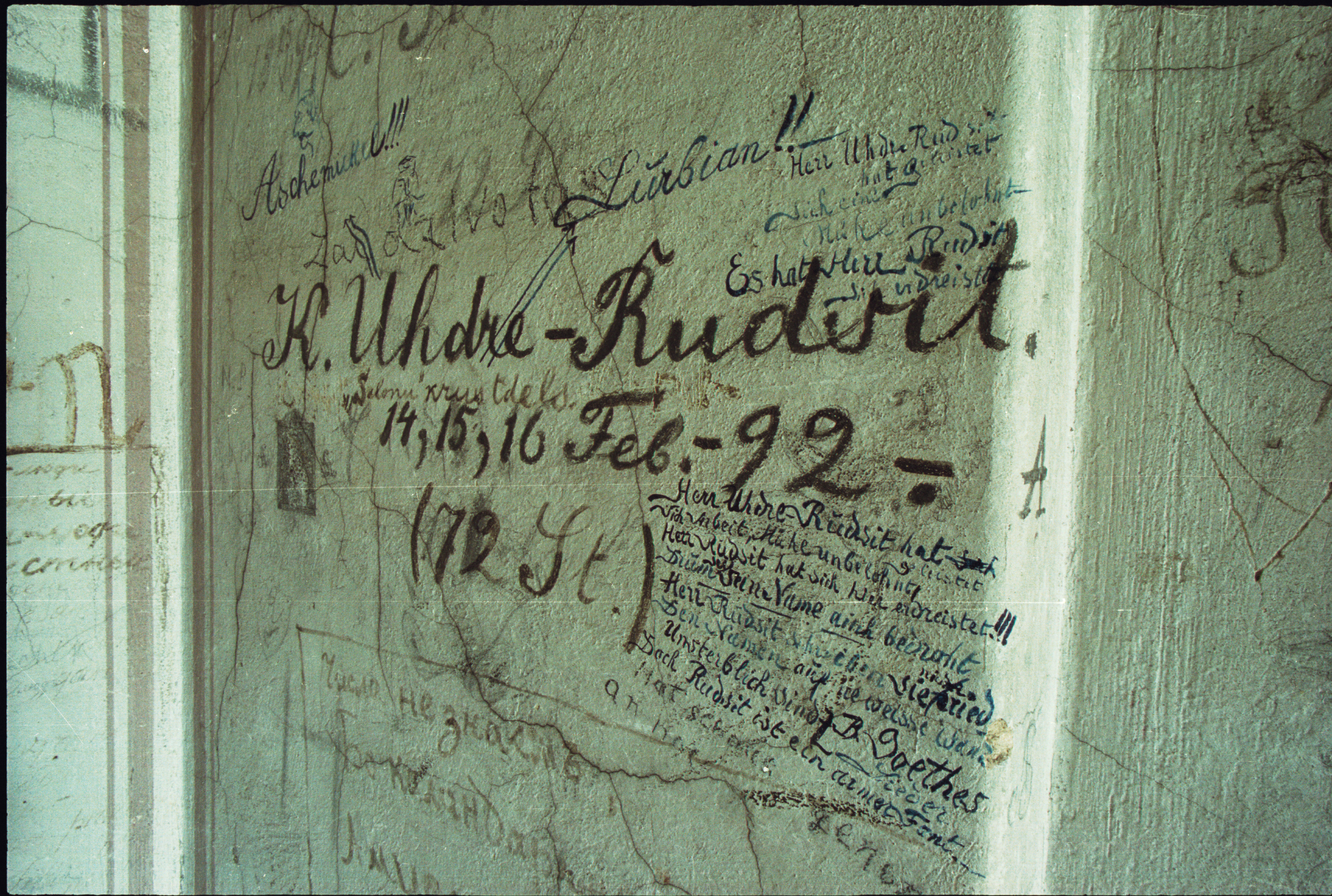 LU vēsturiskā studentu karcera sienas fragments. Foto: Toms Grīnbergs