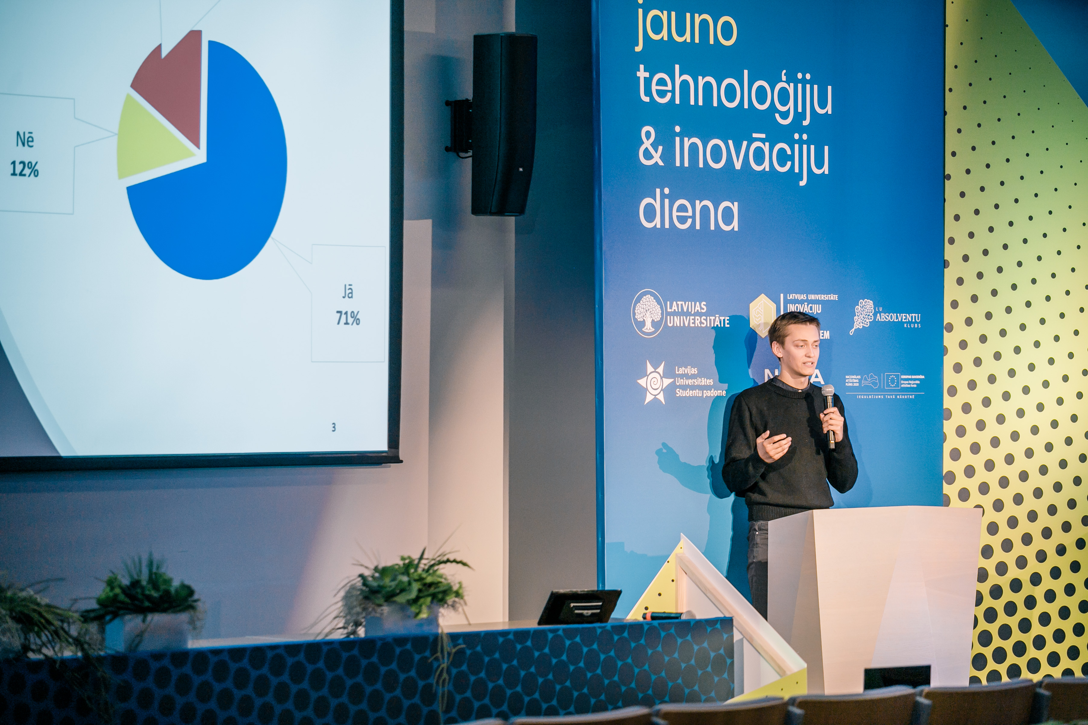 Pētnieks uzstājas LU Jauno tehnoloģiju un inovāciju dienā