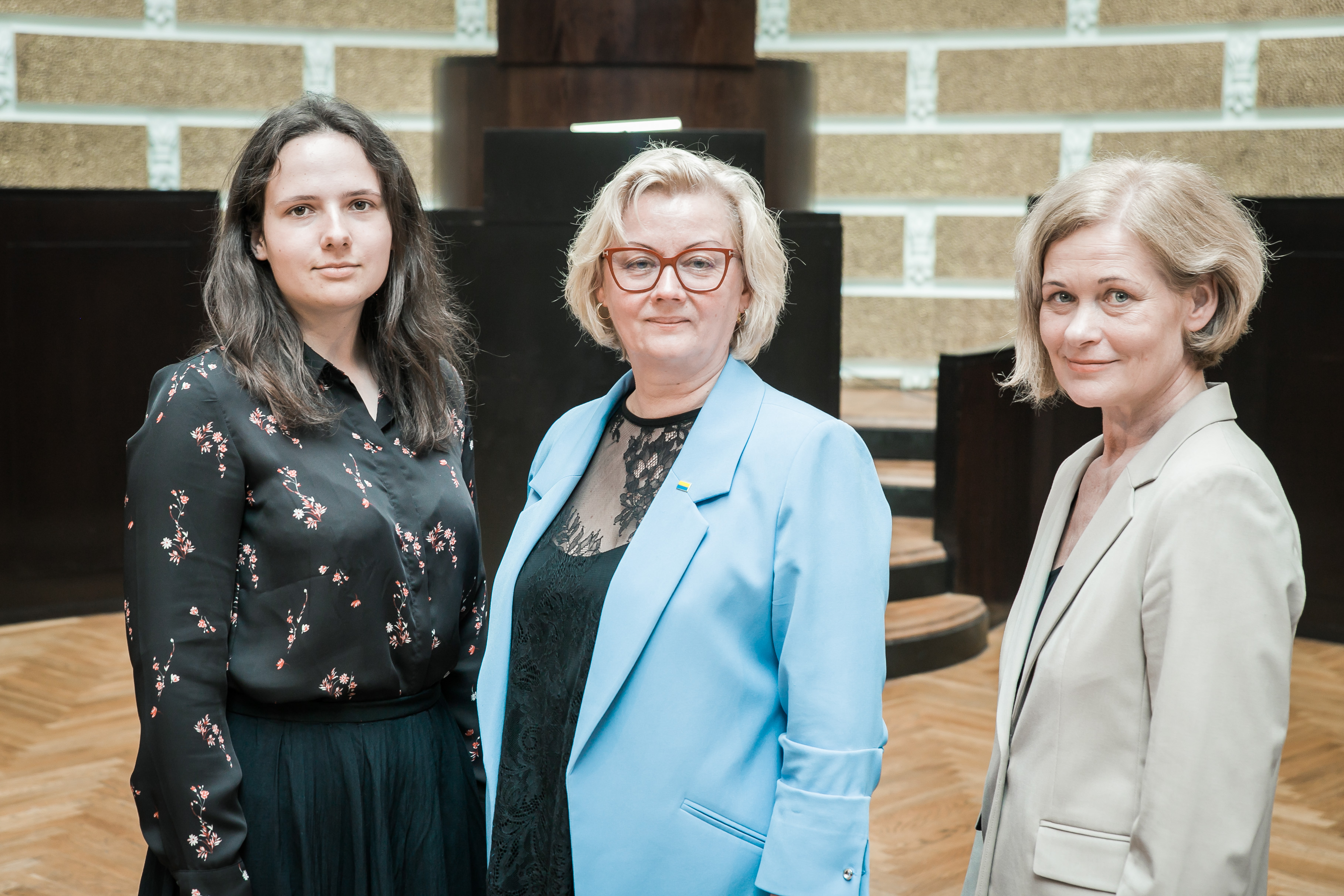 LU Satversmes sapulces priekšsēdētāja vietniece Eva Borska, Satversmes sapulces priekšsēdētāja Zanda Rubene un sekretāre Inguna Miķelsone.