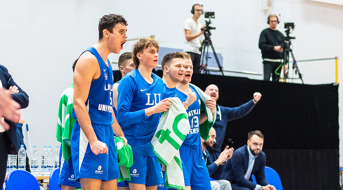 LU basketbola komanda spēlē