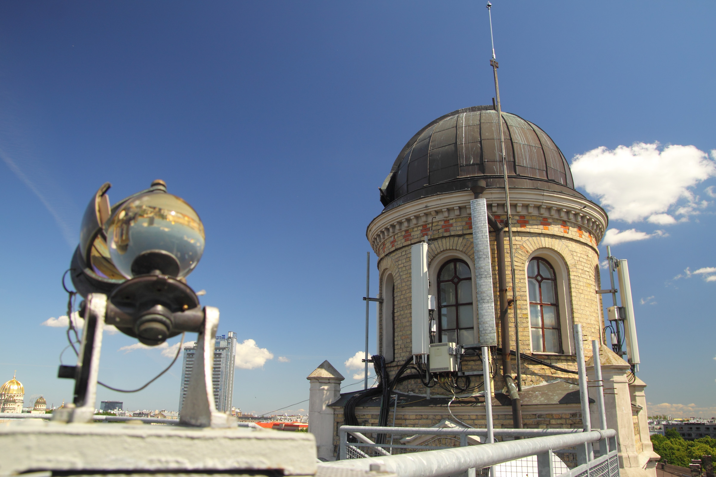 LU Astronomiskais tornis dienā