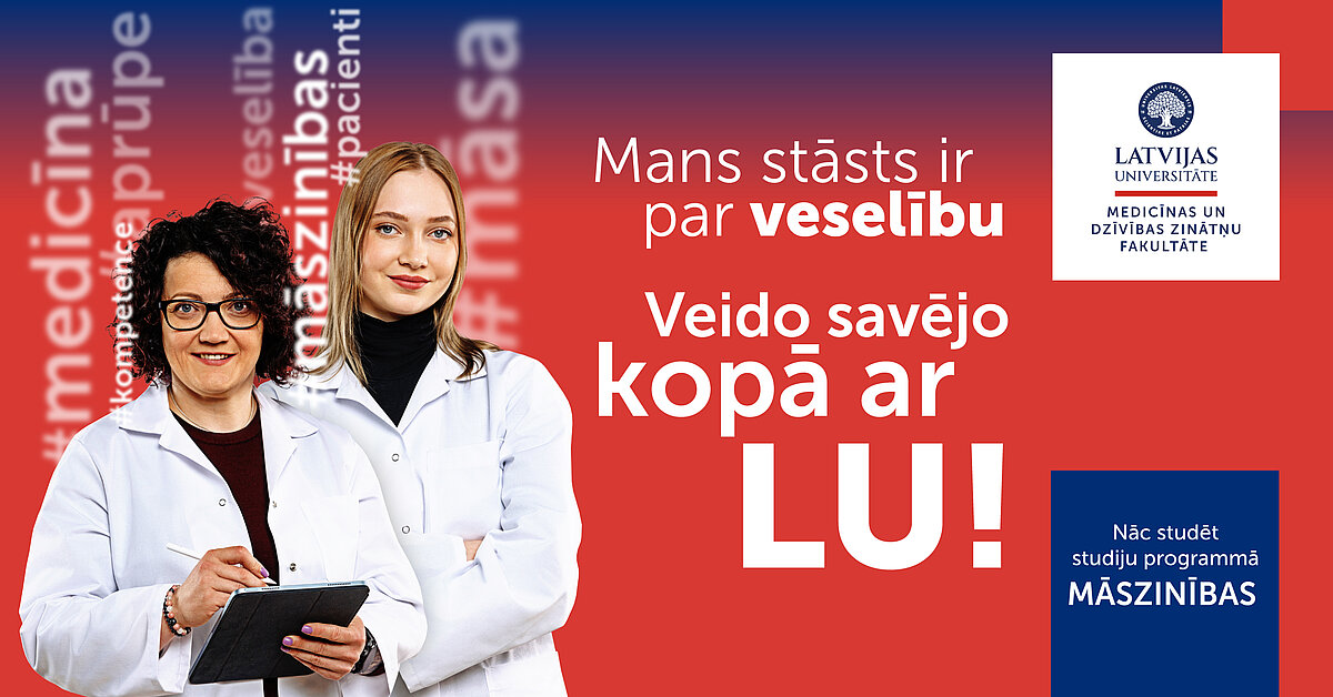 Divas jaunietes madicīnas darbinieku baltajos halātos