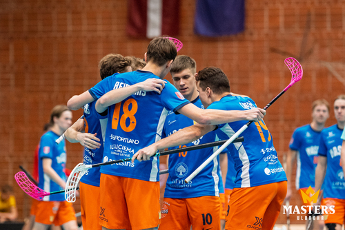 Florbolisti uz laukuma