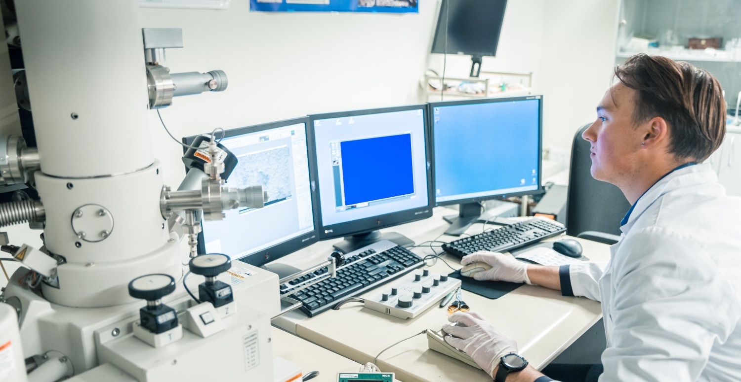 Pētnieks laboratorijā