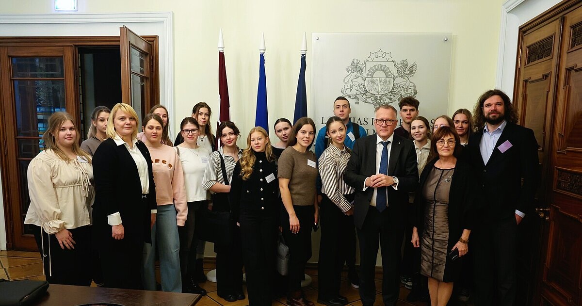 Revīzijas dienas dalībnieki tiekas ar finanšu ministru Arvilu Ašeradenu.