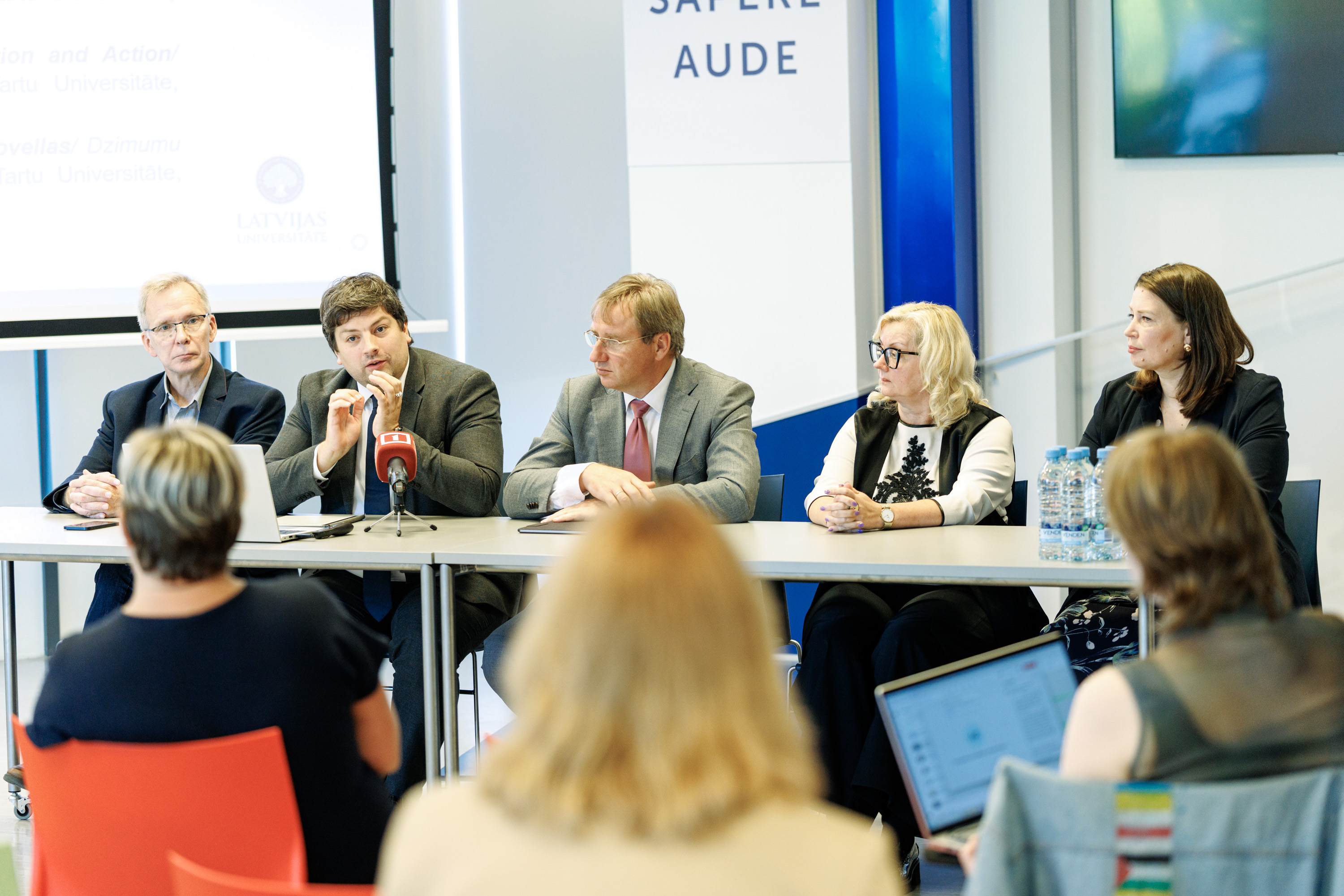 LU preses konferencē