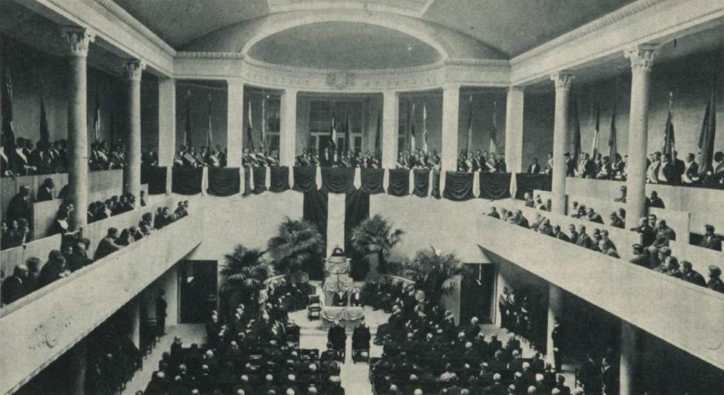 LU Lielā aula 1935. gadā (melnbalta foto)