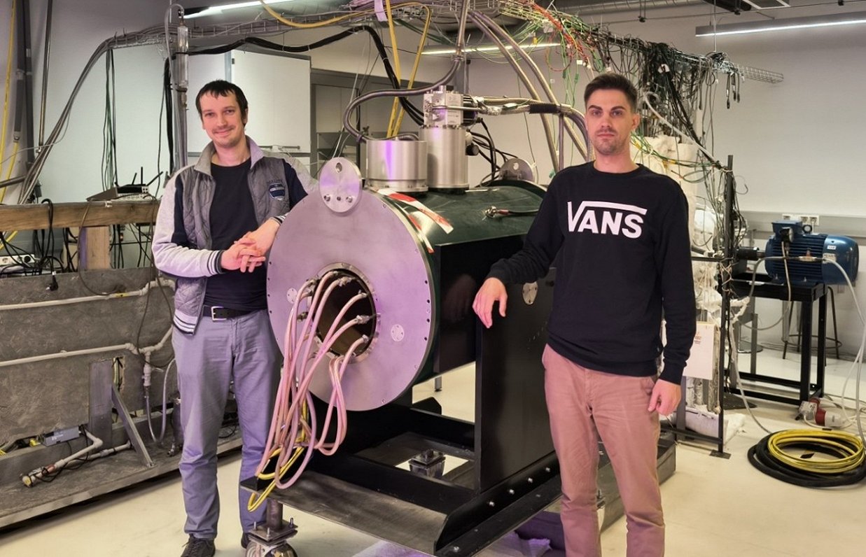 LU jaunie zinātnieki Artūrs Brēķis un Valters Dzelme