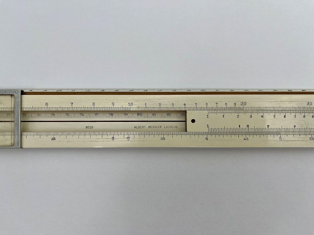 Friča Gulbja logarimiskais lineāls ar numuru un ražotāju