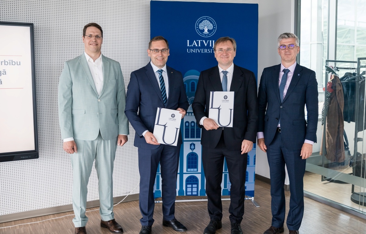 Latvijas Universitātes  un AS “Augstsprieguma tīkls” pārstāvju kopbilde